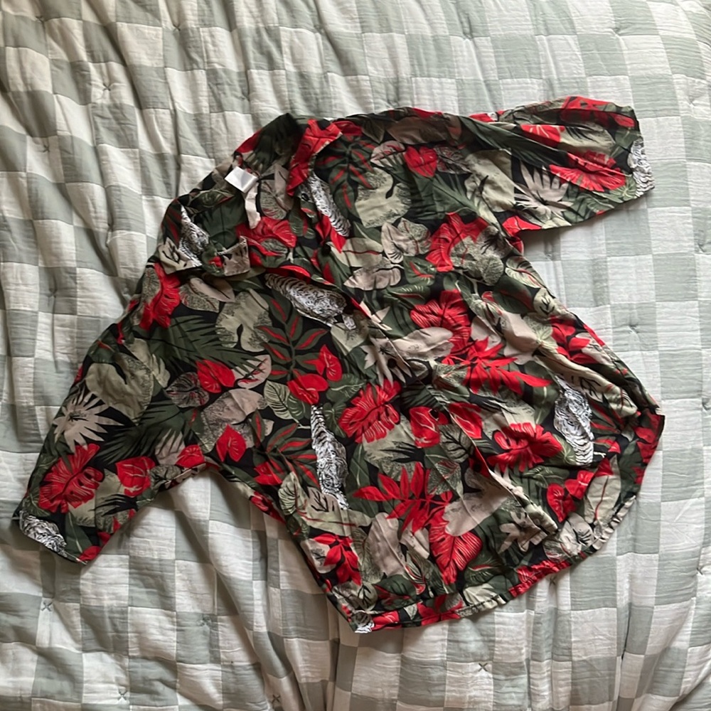 Vintage East River Clothing Co. men’s button down with white tigers